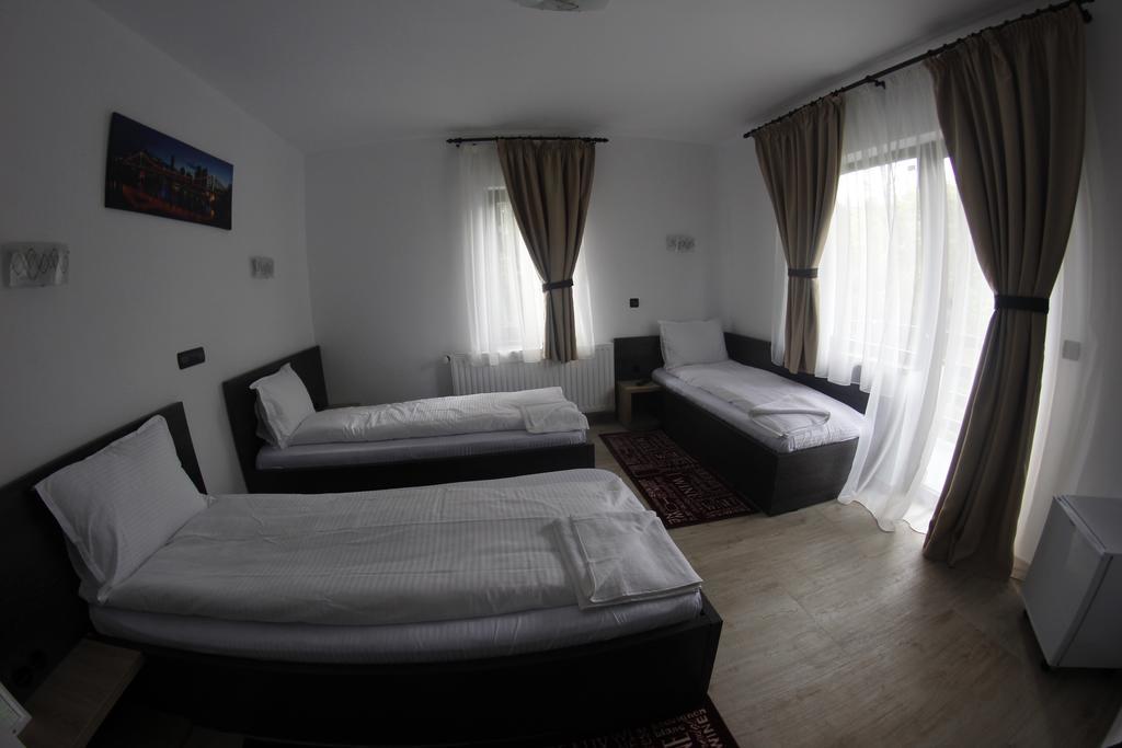Casa Laur Cu Plaja Privata Hotel Colibita Ngoại thất bức ảnh