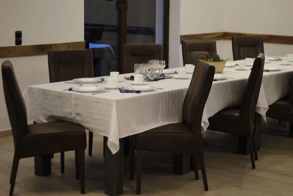 Casa Laur Cu Plaja Privata Hotel Colibita Ngoại thất bức ảnh