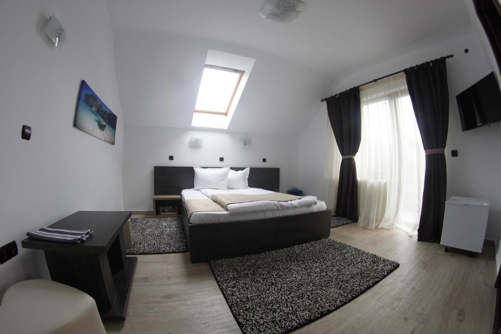 Casa Laur Cu Plaja Privata Hotel Colibita Ngoại thất bức ảnh